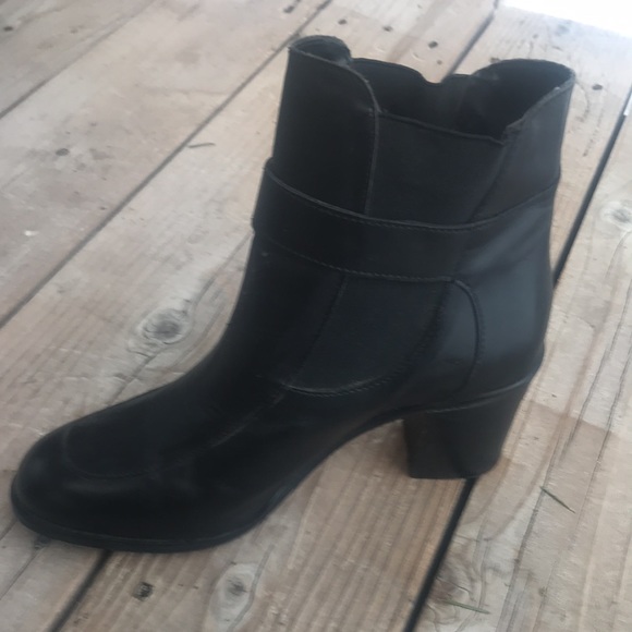 Black Leather Boots, size 9 - Picture 3 of 4